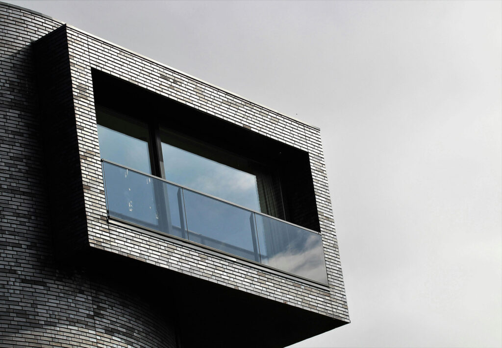 Can a Landlord Show an Apartment Before the Tenant Moves Out?